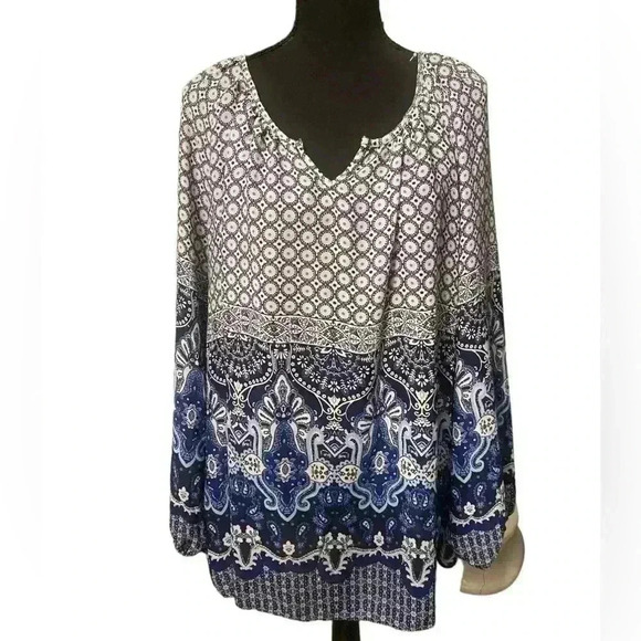 Top by Dressbarn with elastic at wristbands. Shades of blues. Size 3X - Picture 1 of 8